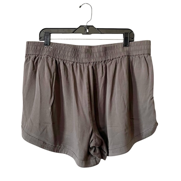Maurices Shorts Women's Plus Size 20W Olive Rayon Pockets Pull On Elastic Waist - Picture 4 of 6